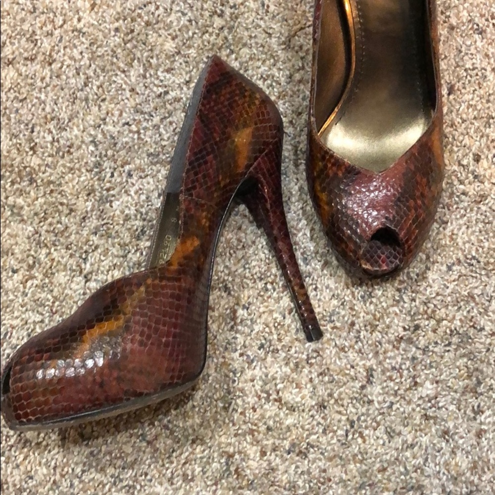 Stuart Weitzman "Victoria" Heels Python Size 8 - image 3